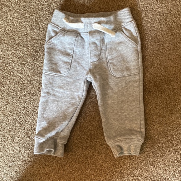 Girls pant bundle, sizes range from 9-12 months (read description please) - Picture 4 of 5